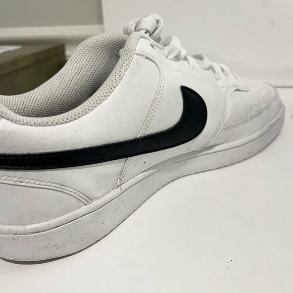 Nike White and Black Sneakers Vision Low EUC size 13 men’s - Picture 11 of 15